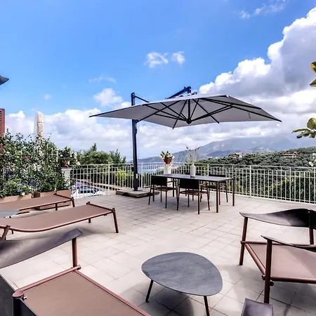 La Panoramica Apartment *